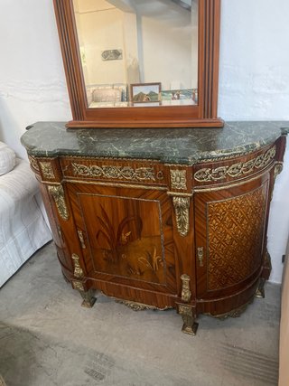 Cómoda Egipcia Marrón y Dorada