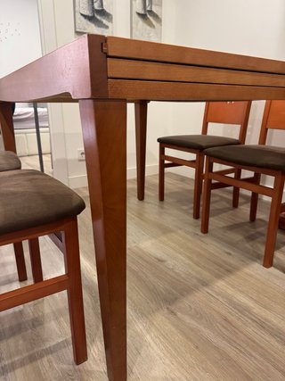 Mesa de comedor extensible de madera con 4 sillas