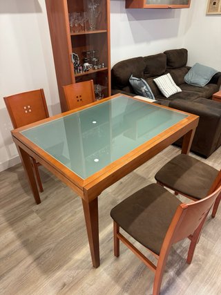 Mesa de comedor extensible de madera con 4 sillas