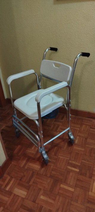 Silla ruedas de baño