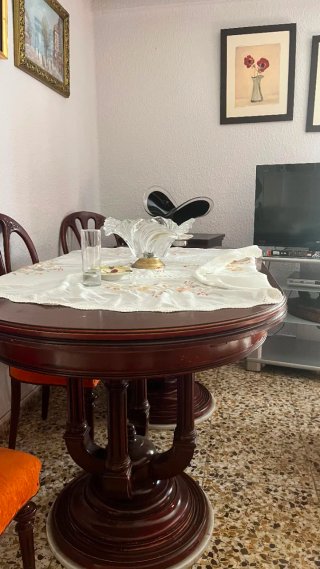 Mueble de madera antiguo