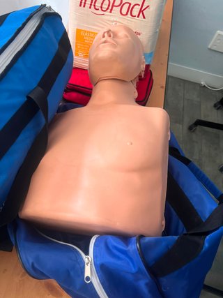 Maniquí RCP para entrenamiento