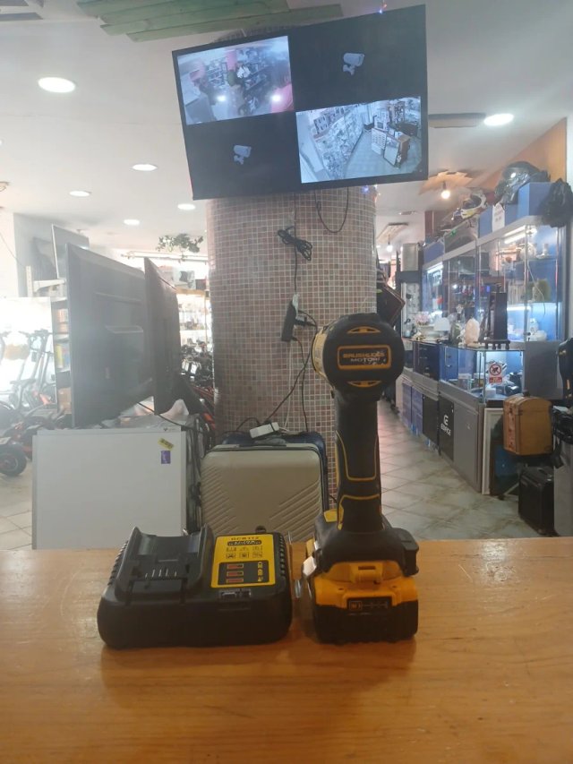 Atornillador de Impacto Dewalt + Batería