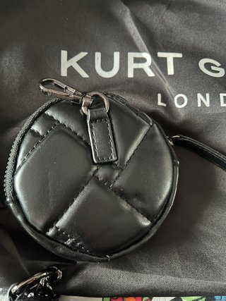 Bolso Kurt Geiger y monedero negro acolchado