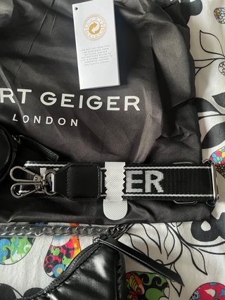 Bolso Kurt Geiger y monedero negro acolchado