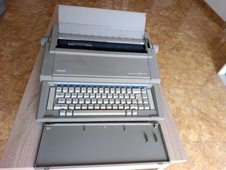 Maquina de escribir Olivetti Lettera E 501-II