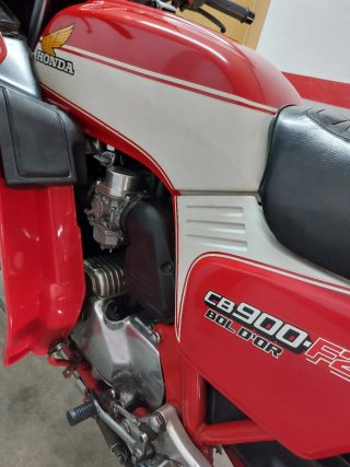 Honda CB 900 F2 Bol D'or Roja y Blanca