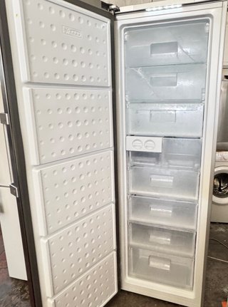 Congelador Vertical Smeg Inox