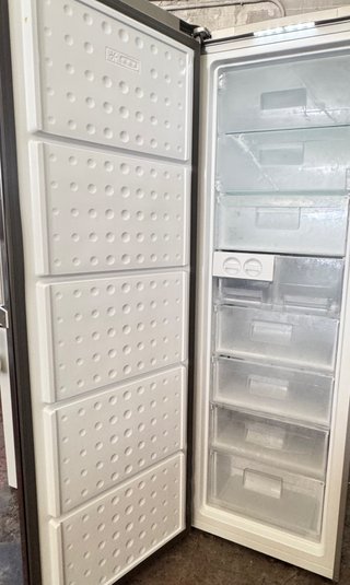 Congelador Vertical Smeg Inox