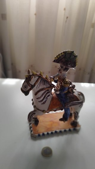 Soldado a caballo, cerámica de Alcora
