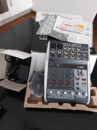 Behringer Xenyx Q802USB Mixer Audio