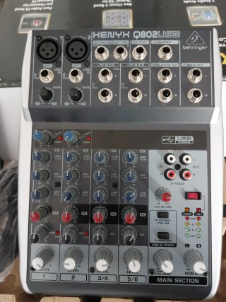 Behringer Xenyx Q802USB Mixer Audio