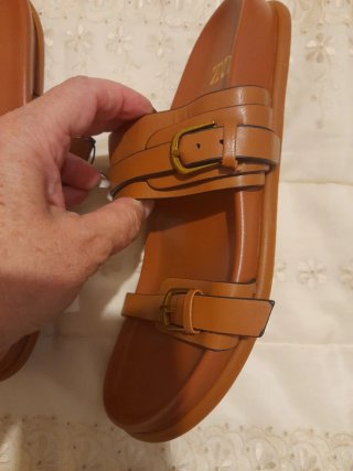 Sandalias Zara Marrones con Hebillas Doradas