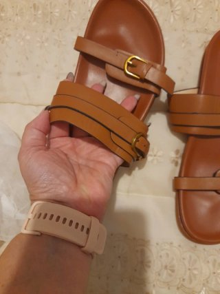 Sandalias Zara Marrones con Hebillas Doradas