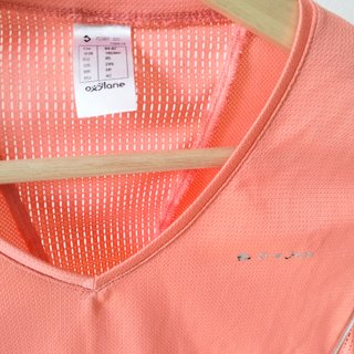 Camiseta deportiva coral técnica