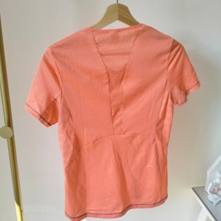 Camiseta deportiva coral técnica