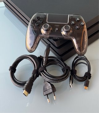 Consola PS4 Pro 1Tb + Mando y Cables