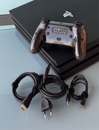 Consola PS4 Pro 1Tb + Mando y Cables