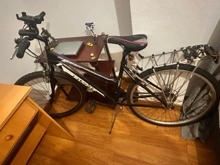 Bicicleta de montaña negra
