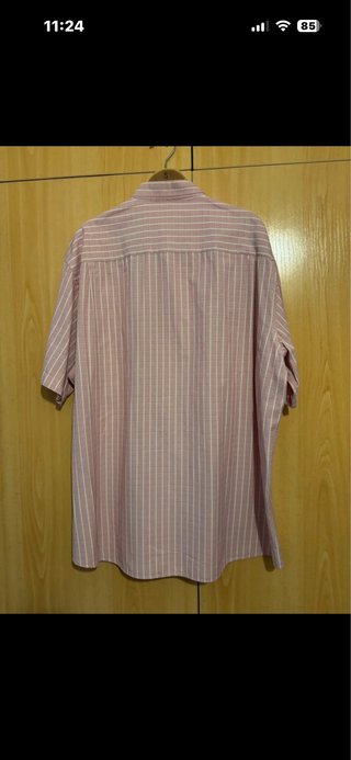Camisa rosa de manga corta para hombre