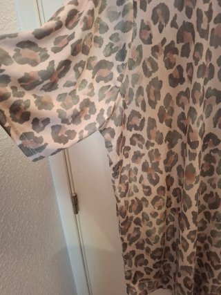 Conjunto blusa y pantalón estampado leopardo