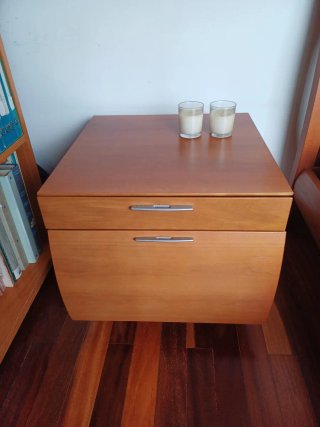 Cómoda y mesilla de madera