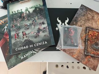 Libros, tablero y cartas Warhammer Spearhead