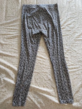 Mallas estampadas grises y blancas