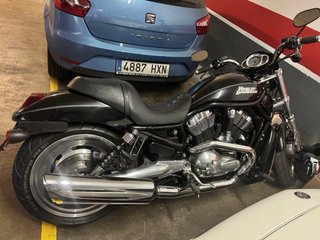 Harley-Davidson v-road  38mil kilometros