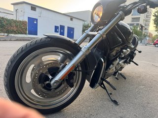 Harley-Davidson v-road  38mil kilometros