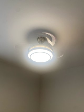 Ventilador de techo moderno.