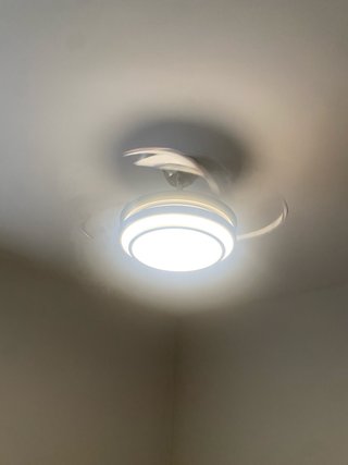 Ventilador de techo moderno.