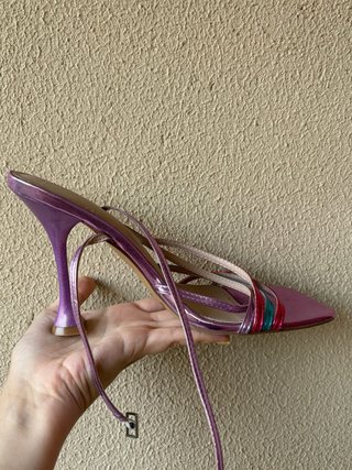 Zapatos de tacón metalizados rosa y morado