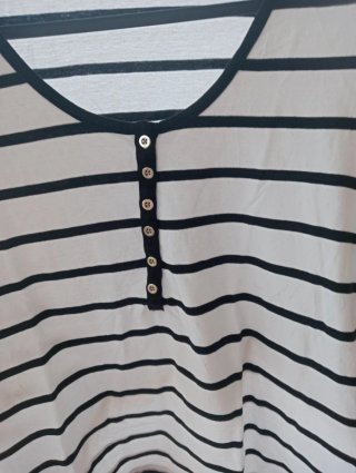T-shirt donna a righe bianche e blu scuro