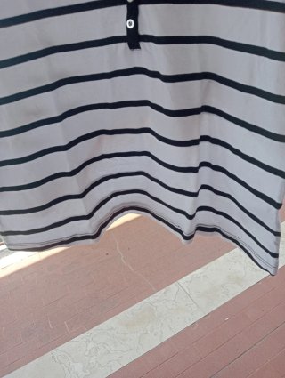 T-shirt donna a righe bianche e blu scuro