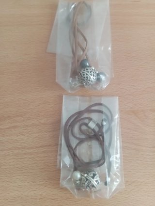 Pack 2 Colgantes bolas con cordón de piel