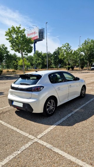 Peugeot 208 2021