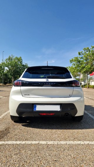 Peugeot 208 2021