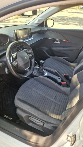 Peugeot 208 2021