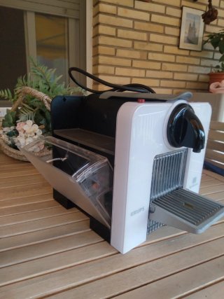 Cafetera Krups Nespresso Blanca