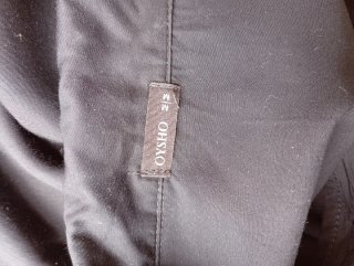 Camisa pijama Oysho negra con ribete blanco