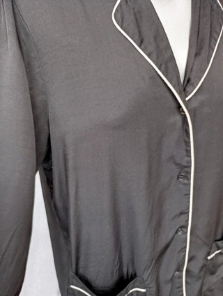 Camisa pijama Oysho negra con ribete blanco