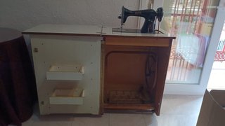 Máquina de coser Alfa antigua