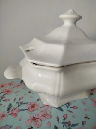 Antigua sopera de porcelana Cartuja