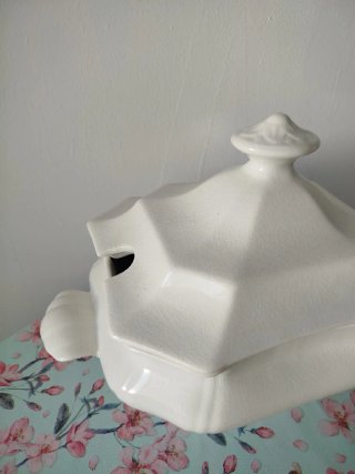 Antigua sopera de porcelana Cartuja