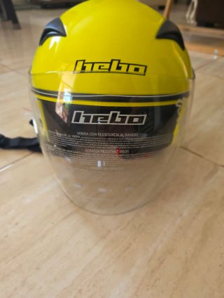 Casco de moto amarillo CTR II, con su funda
