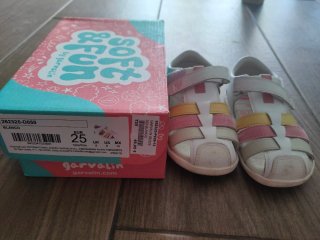 Sandalias Garvalin talla 25 un solo uso