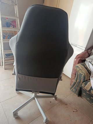 Silla Gaming Negra con Diseño Acolchado