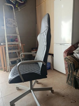 Silla Gaming Negra con Diseño Acolchado