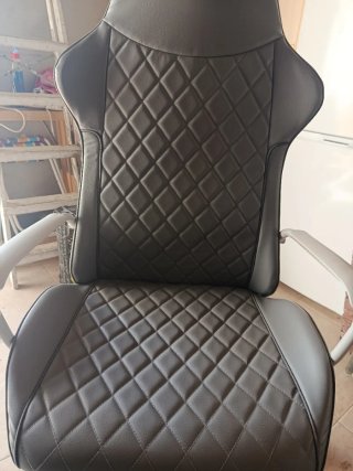 Silla Gaming Negra con Diseño Acolchado